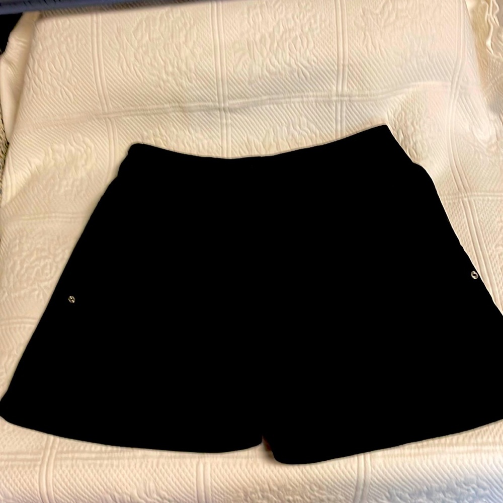 Lauren Ralph Lauren Cinno black streamlined shorts. Size 12.  100% cotton.